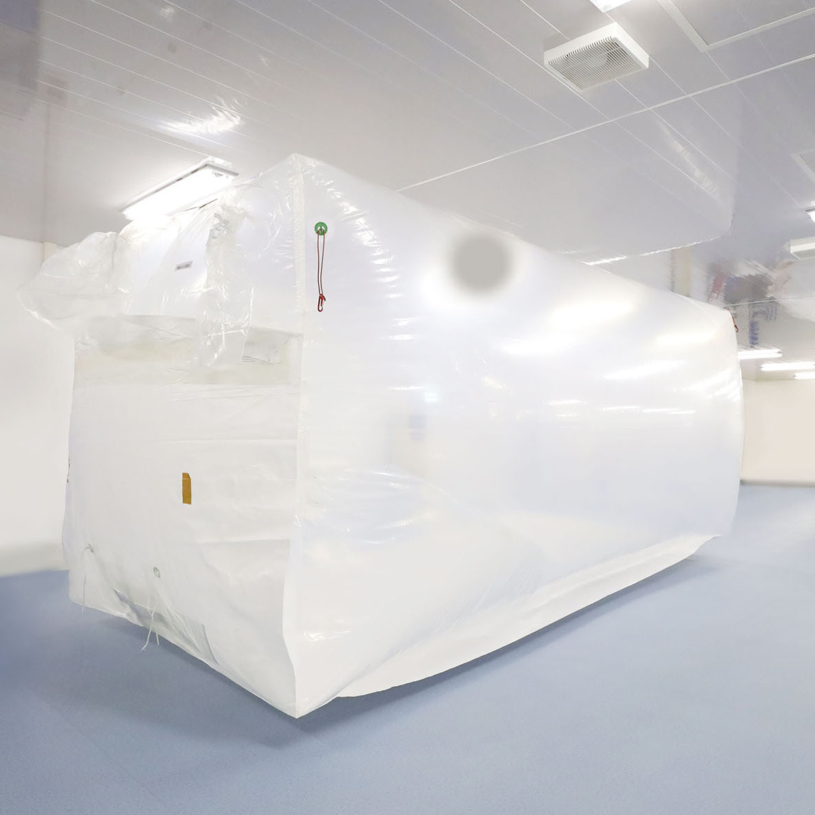 LAF Dry Bulk Liner vybavená kontajnerom na prepravu zdravotne nezávadných chemikálií